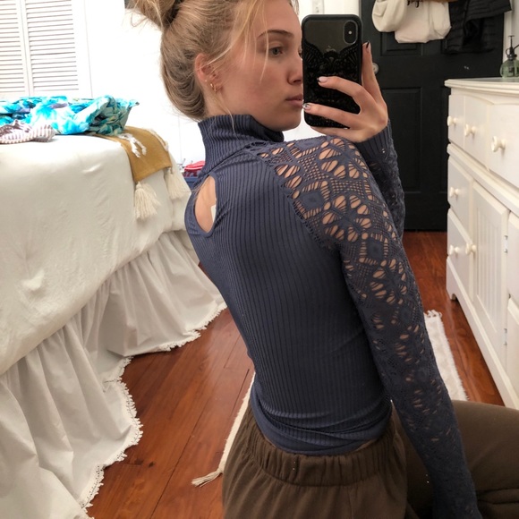 Free People mock neck - Picture 4 of 6